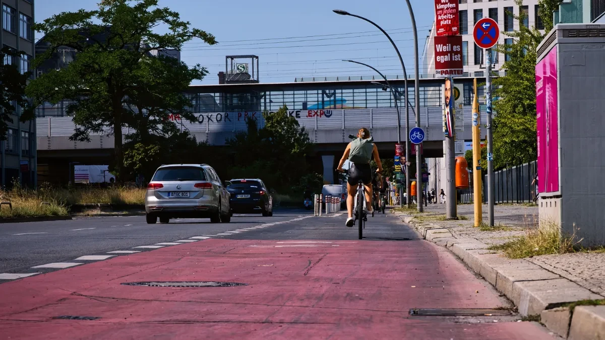 ¿Quién Tiene la Culpa si un Auto Atropella a un Ciclista en el Carril para Bicicletas?